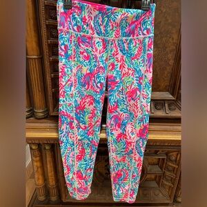 Lilly Pulitzer UPF 50 Weekender 24” High Rise Midi-legging sizeM